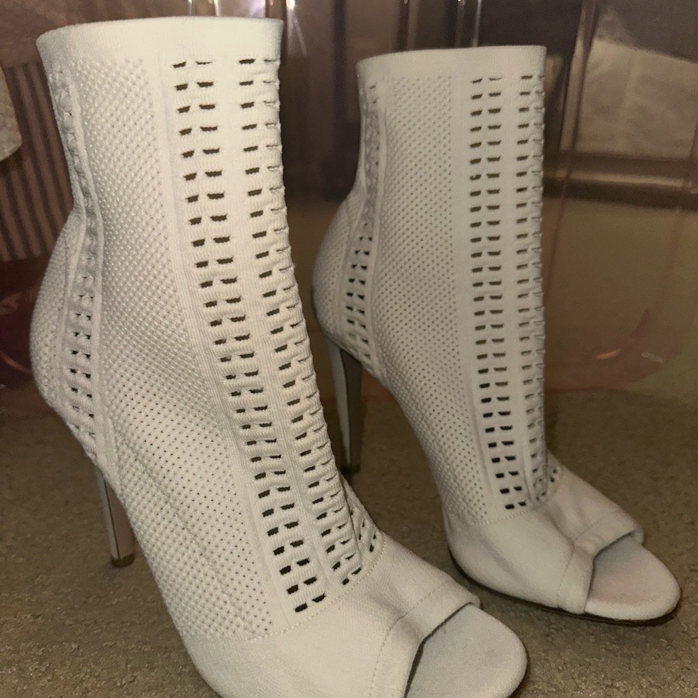 GIANVITO ROSSI Elegant SNOW White Peep-Toe Ankle Boots Sz 8 - Picture 2 of 3